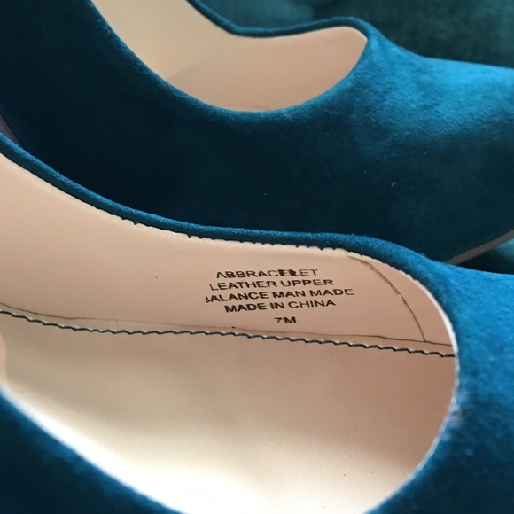 Audrey Brooke pumps - Picture 3 of 6